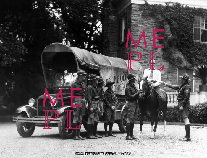  : Governor Franklin Roosevelt on horseback ?