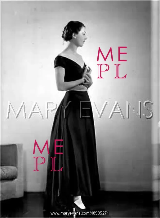 : GOWN WITH TRAIN C.1930