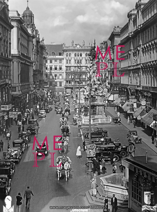 : The Graben in Vienna around 1930 : The Graben in Vienna around 1930