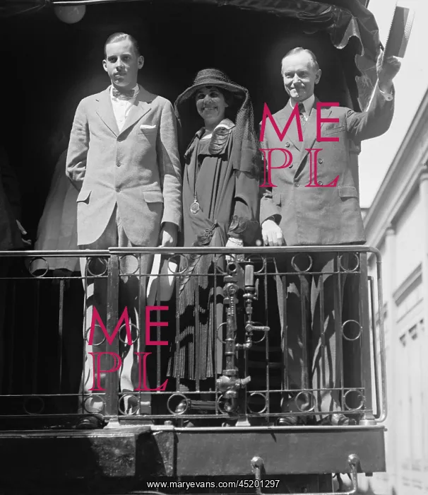 : Grace Coolidge wearing mourning clothes ? : Grace Coolidge wearing mourning clothes ?