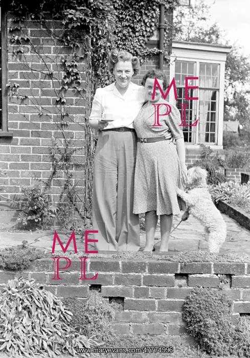 : Gracie Fields with friends : Gracie Fields with friends