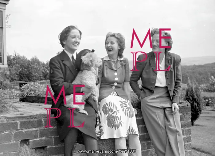 : Gracie Fields with friends : Gracie Fields with friends