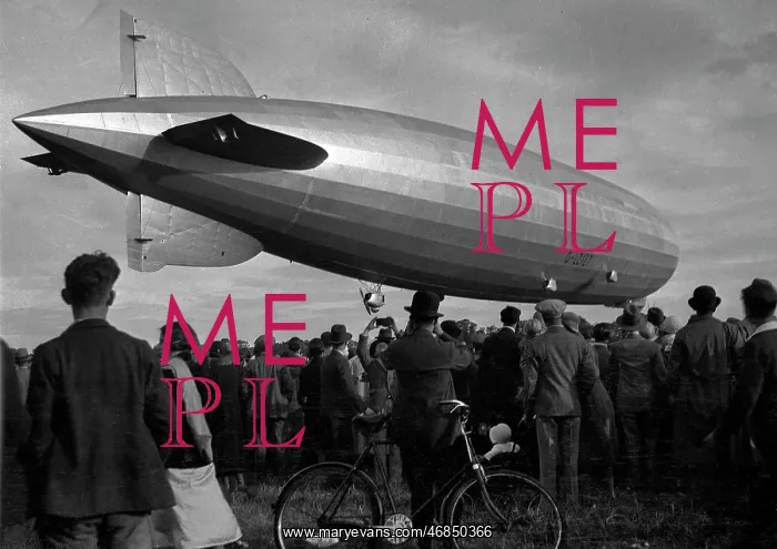 : Graf Zeppelin airship hovering above the ground : Graf Zeppelin airship hovering above the ground