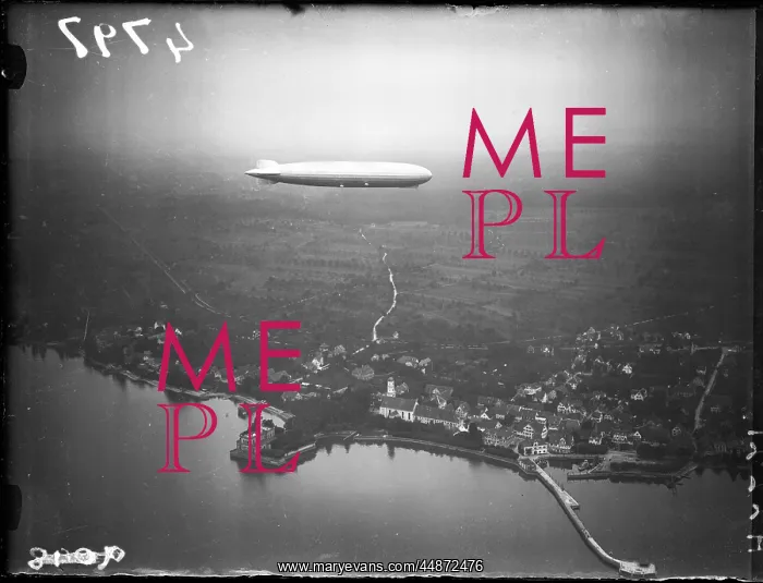 : Graf Zeppelin in Flight : Graf Zeppelin in Flight