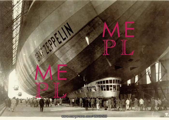 : The Graf Zeppelin LZ 127 in its hangar : The Graf Zeppelin LZ 127 in its hangar