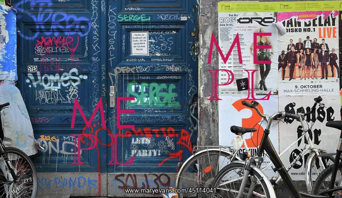 : Graffiti on door, Berlin, Germany : Graffiti on door, Berlin, Germany