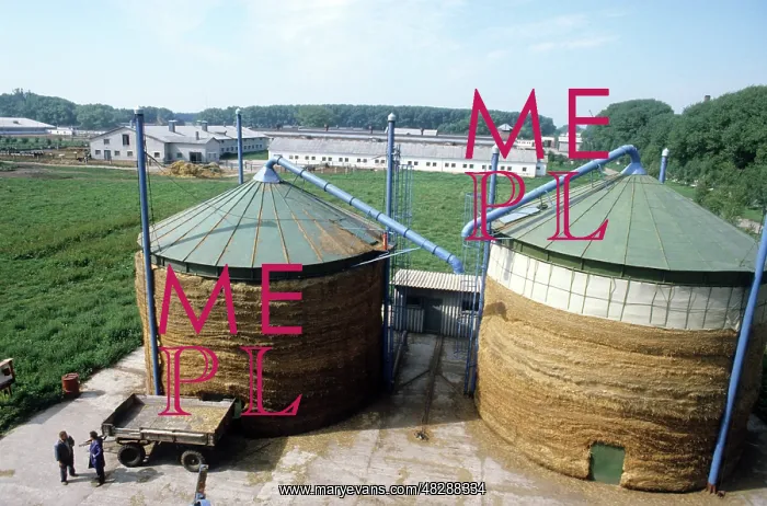 : Granaries in Maryino state farm, 1983 : Granaries in Maryino state farm, 1983