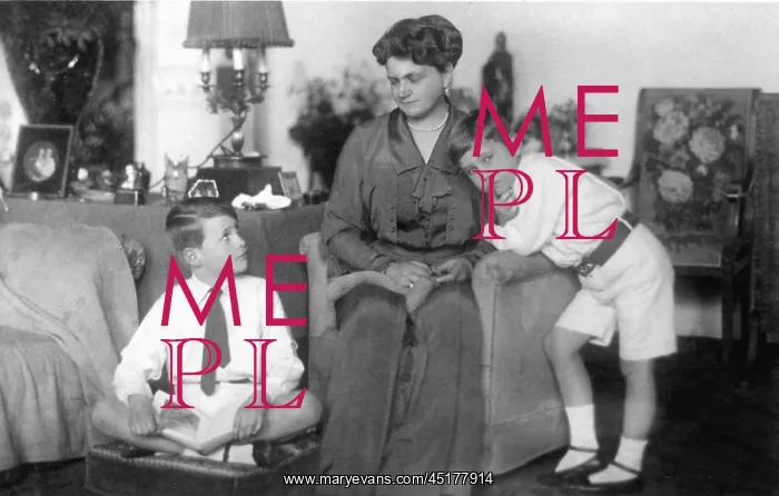 : Grand Duchess Eleonore of Hesse with her sons : Grand Duchess Eleonore of Hesse with her sons