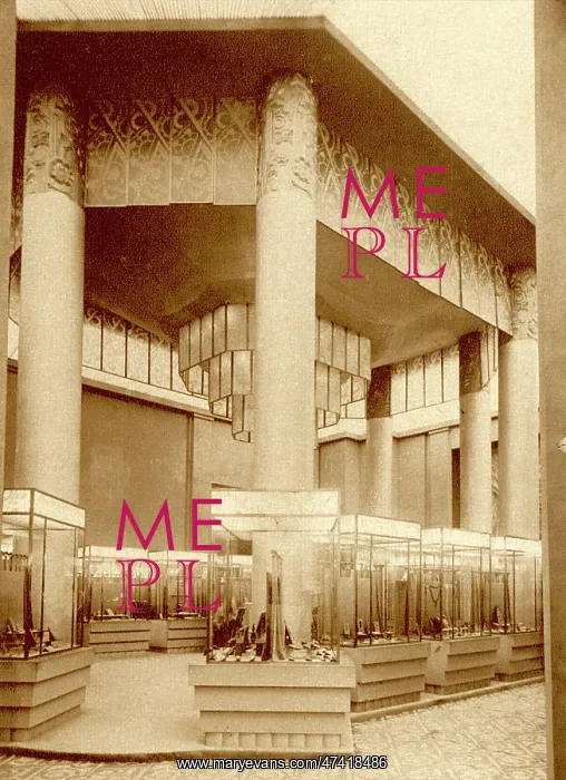 : At the Grand Palais : At the Grand Palais