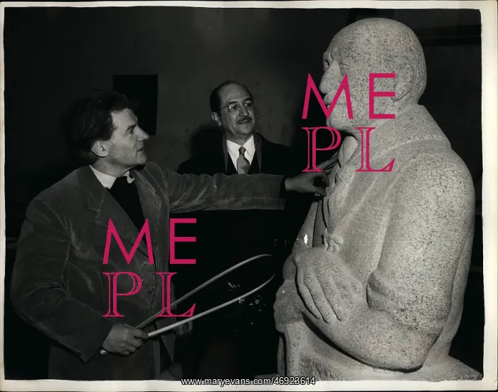 : Granite bust of Baden Powell by Donald Potter : Granite bust of Baden Powell by Donald Potter