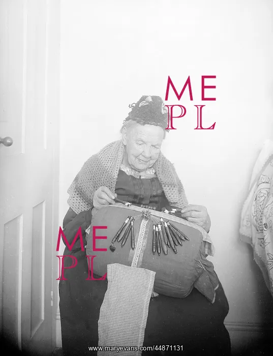 : GRANNIE MAKES LACE : GRANNIE MAKES LACE