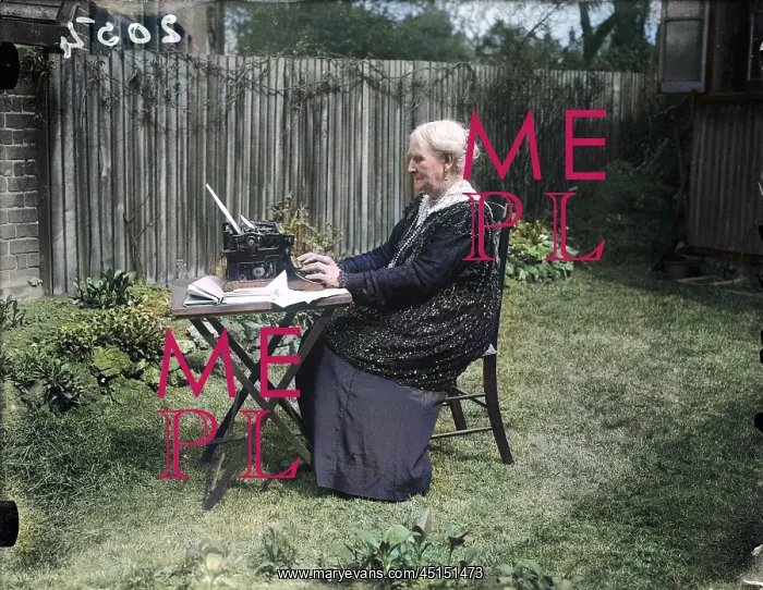 : GRANNIE TYPIST : GRANNIE TYPIST
