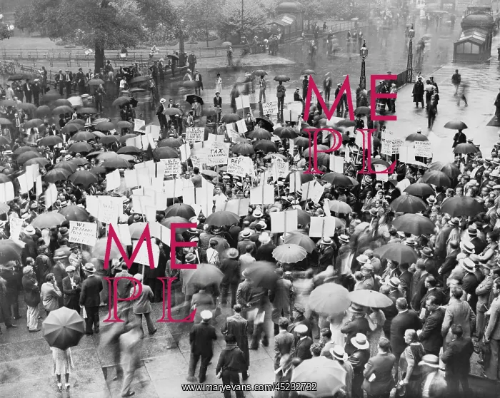 : The Great Depression. A crowd of depositors ? : The Great Depression. A crowd of depositors ?