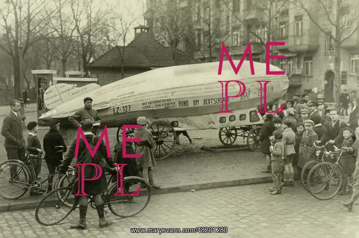 : Great Depression: unemployed people with a Zeppelin model, 1 : Great Depression: unemployed people with a Zeppelin model, 1