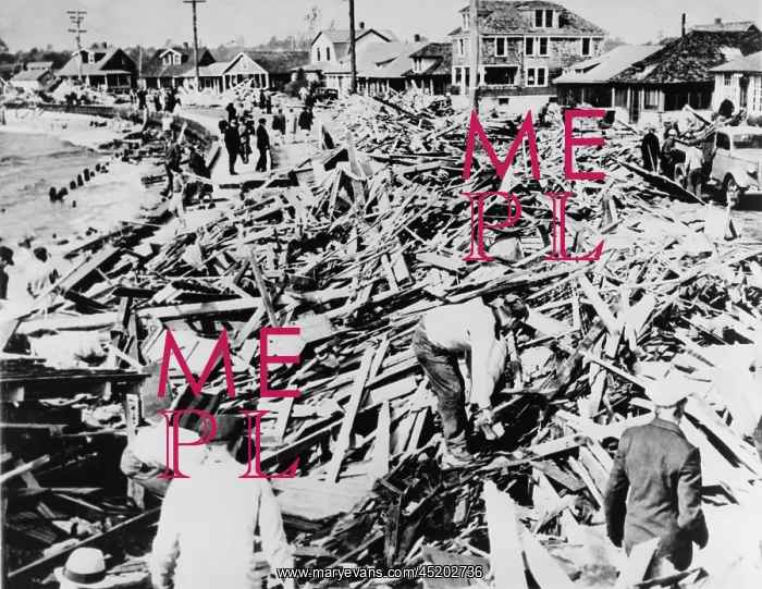 : Great Hurricane of 1938. Rescue workers ? : Great Hurricane of 1938. Rescue workers ?