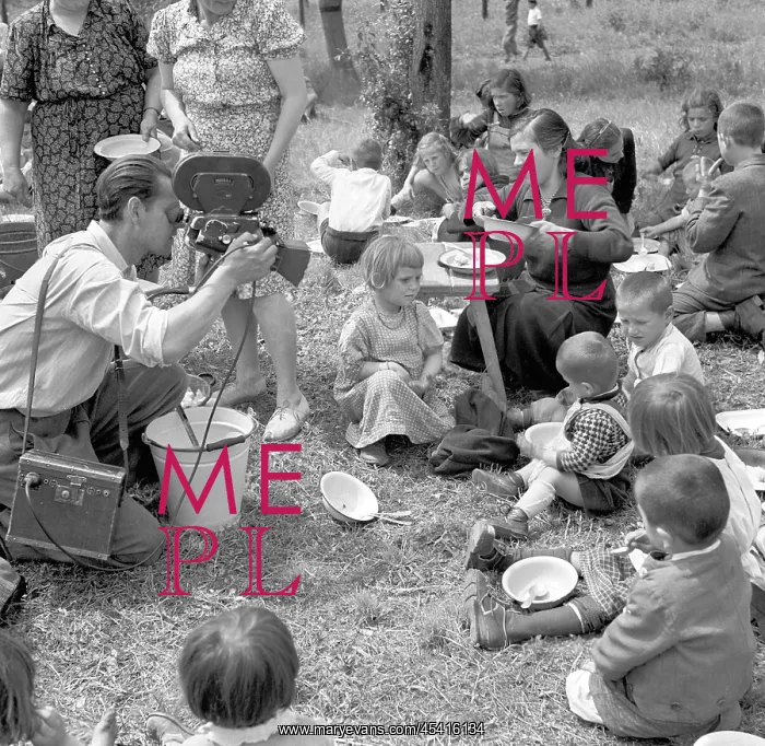: Greek children at Czechoslovak processing camp : Greek children at Czechoslovak processing camp