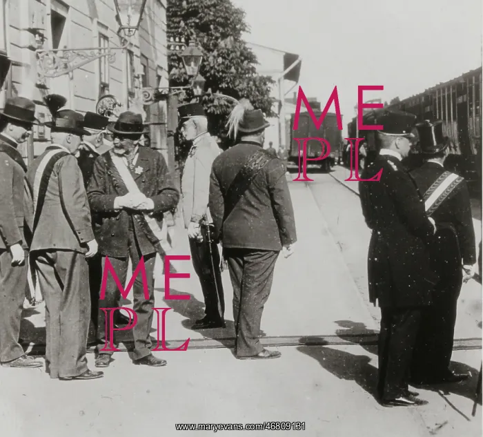 : Greeting committee with dignitaries and officers : Greeting committee with dignitaries and officers