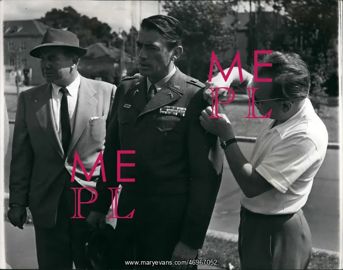 : Gregory Peck in spy film, Berlin : Gregory Peck in spy film, Berlin