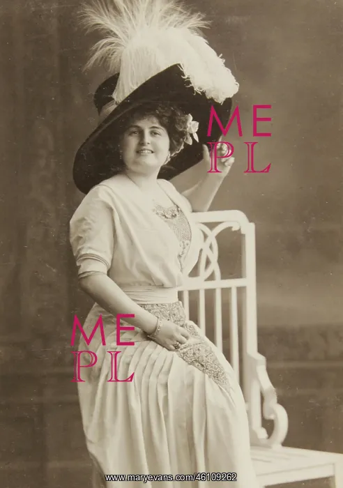 : Grete Hohn with plumed hat. Length : Grete Hohn with plumed hat. Length