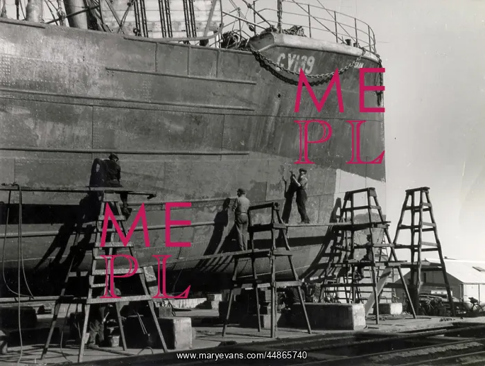 : GRIMSBY SHIPYARD : GRIMSBY SHIPYARD