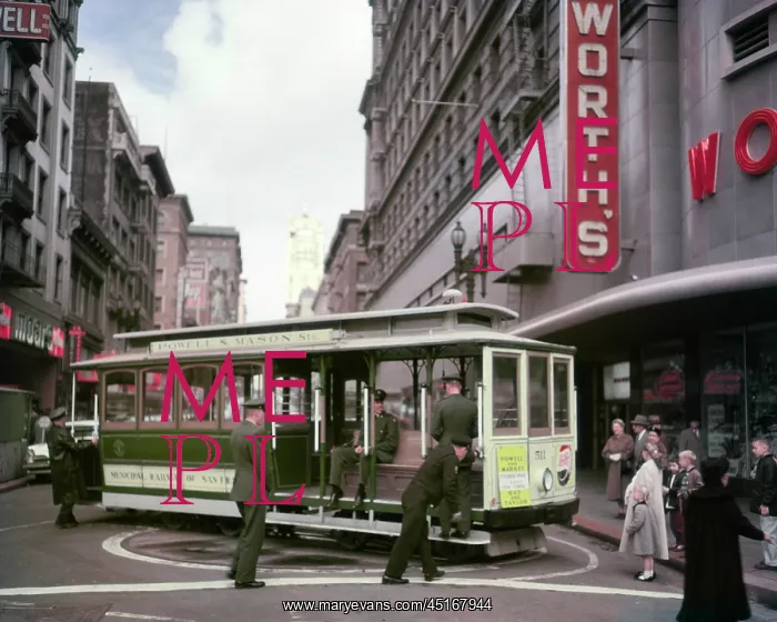 : Gripman and Passengers at Cable Car Turnaround : Gripman and Passengers at Cable Car Turnaround
