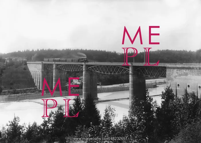 : Groihesseloher Bridge over in Munich : Groihesseloher Bridge over in Munich