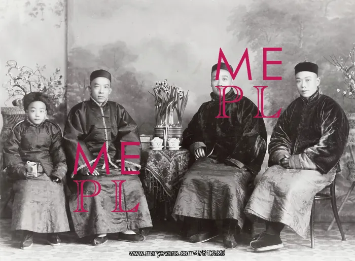 : Group of affluent Chinese men with a boy : Group of affluent Chinese men with a boy