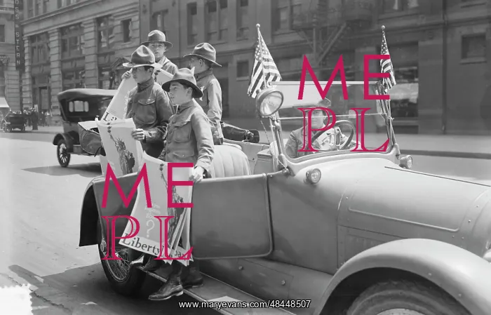 : A group of Boy Scouts hold liberty loan posters : A group of Boy Scouts hold liberty loan posters