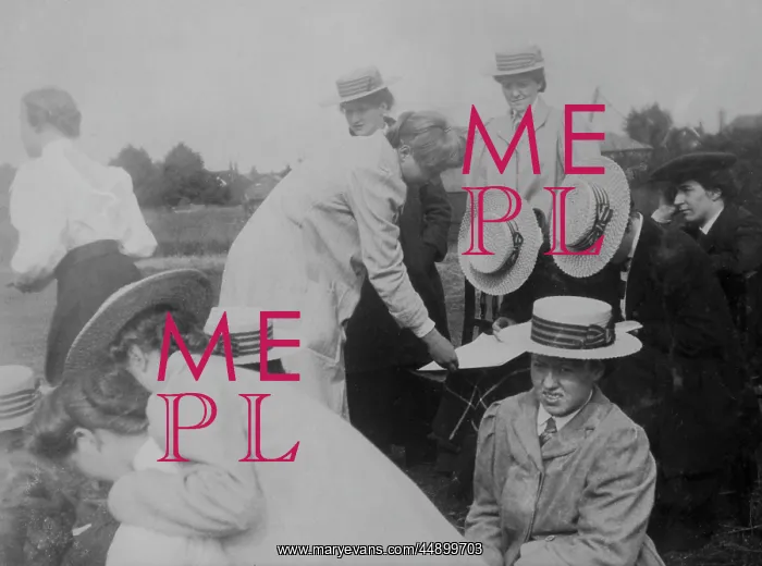 : Group checking a score or a map : Group checking a score or a map