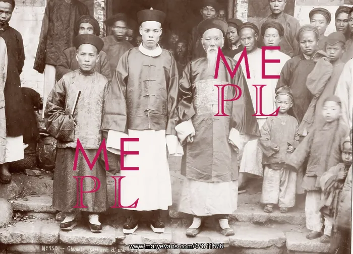  : Group of chinese men and children, c.1900