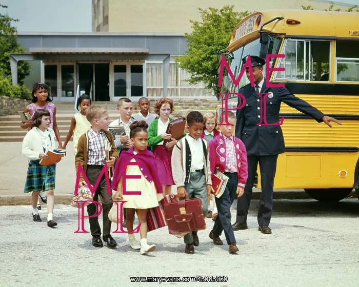 : Group of Ethnically Diverse Elementary Students : Group of Ethnically Diverse Elementary Students