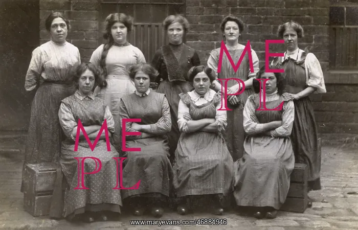 : Group of female factory workers, c.1910 : Group of female factory workers, c.1910