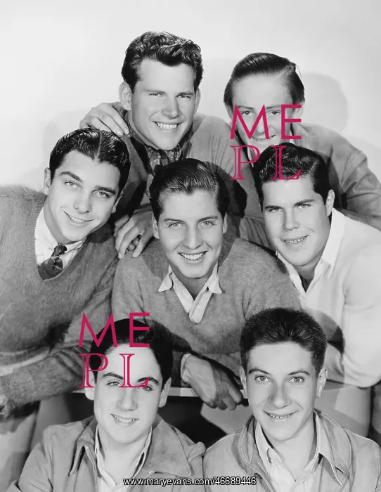 : Group of fraternity friends : Group of fraternity friends