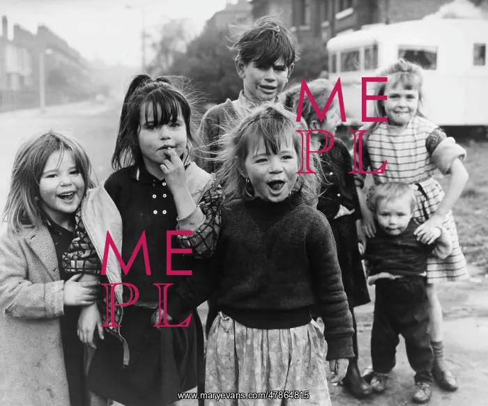 : A group of gypsy children - Manchester : A group of gypsy children - Manchester