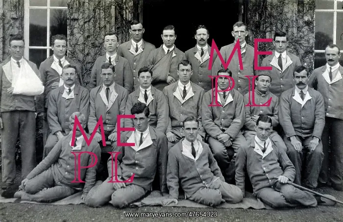 : Group of hospital patients, Quex Park : Group of hospital patients, Quex Park