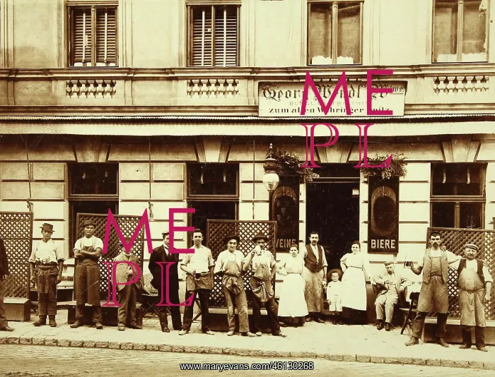 : Group in front of the inn Georg Wendls Witwe : Group in front of the inn Georg Wendls Witwe