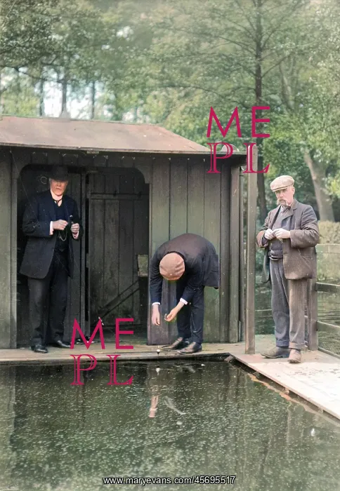 : Group of men at The Boat, Ellesmere : Group of men at The Boat, Ellesmere