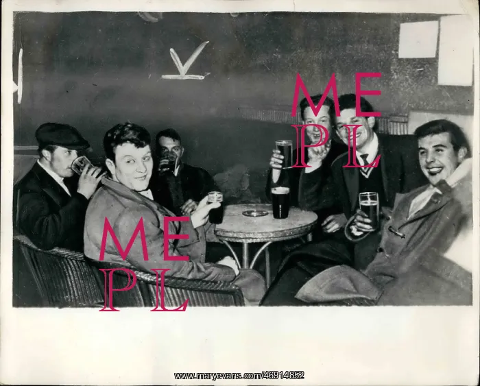 : Group of men drinking before fight and fatal stabbing : Group of men drinking before fight and fatal stabbing