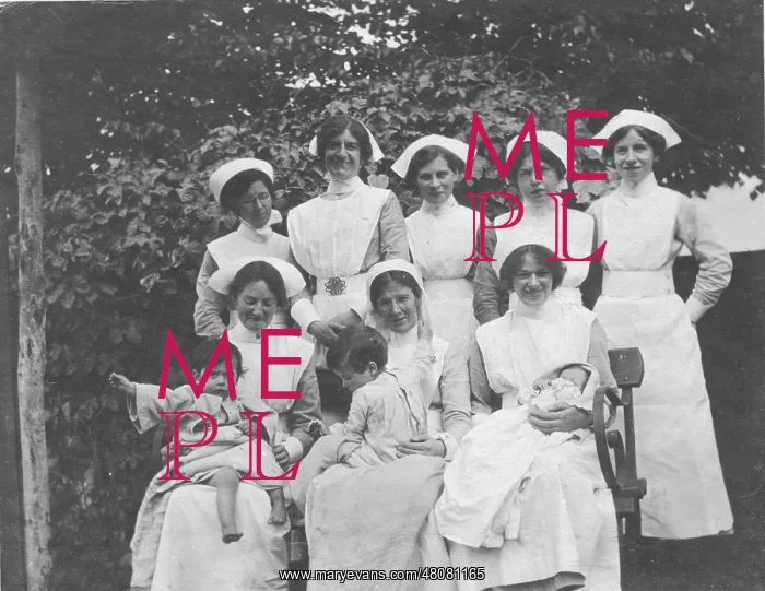 : Group of nurses and children outdoors : Group of nurses and children outdoors