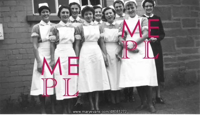 : Group of nurses and Sister, Maryfield : Group of nurses and Sister, Maryfield