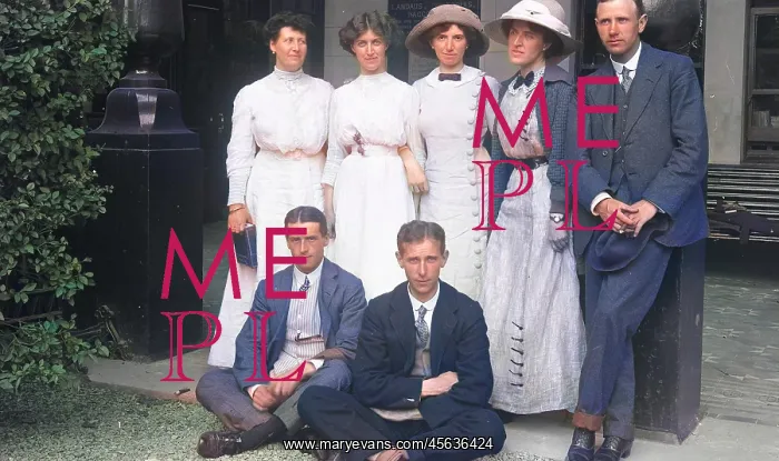 : Group in front of office : Group in front of office