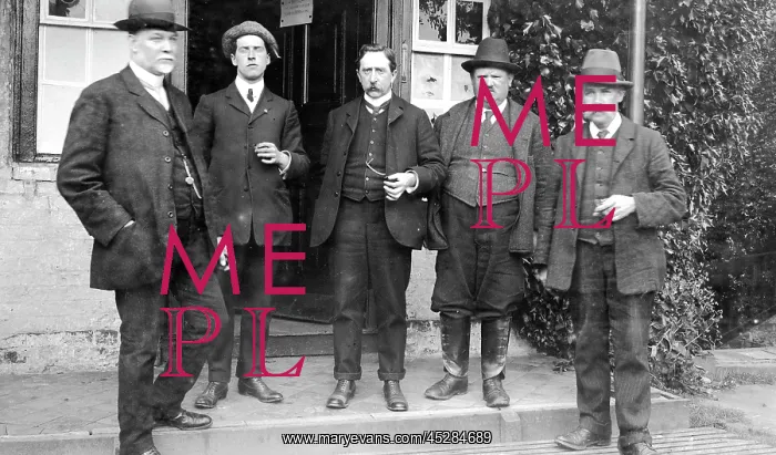 : Group outside Ellesmere Bowling Green, Shropshire : Group outside Ellesmere Bowling Green, Shropshire