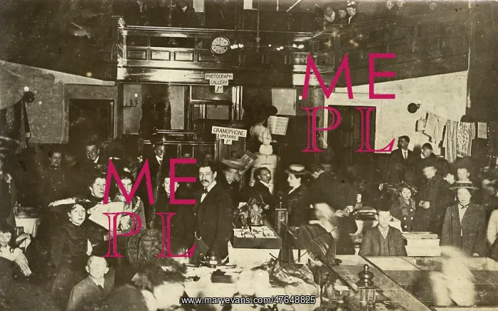 : Group of people at an antiques fair : Group of people at an antiques fair