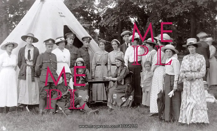 : Group of people at Malvern, Worcestershire, WW1 : Group of people at Malvern, Worcestershire, WW1