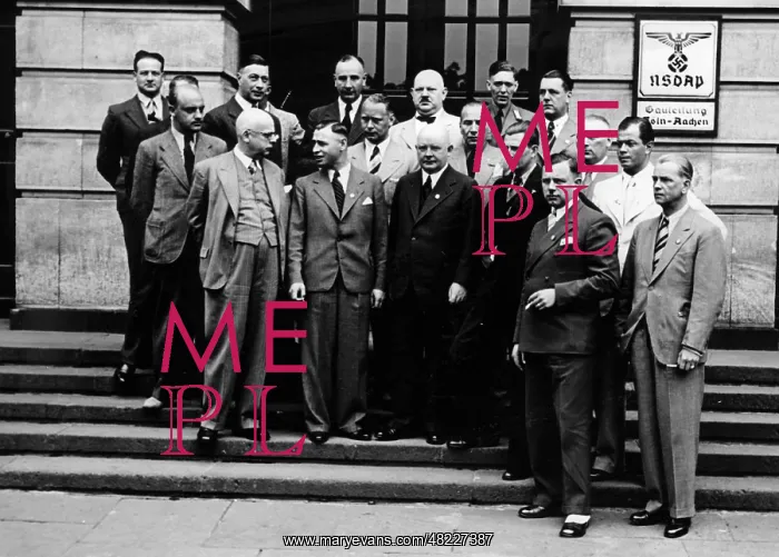 : Group photo with Dr. Glasmeier in Cologne, 1937 : Group photo with Dr. Glasmeier in Cologne, 1937