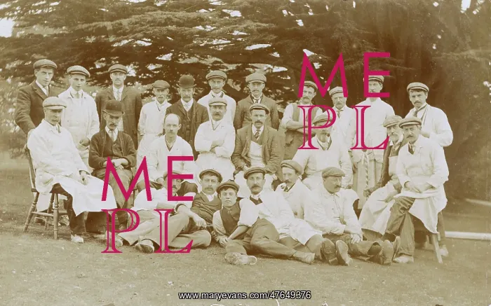 : Group photo, large group of workmen : Group photo, large group of workmen