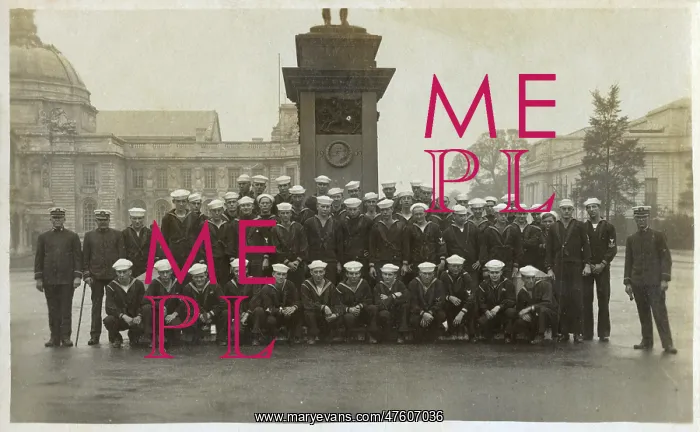  : Group photo of sailors