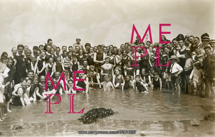  : A group photo of swimmers on a British beach