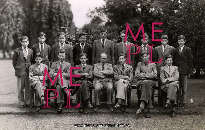  : Group photo, teacher and pupils at a school