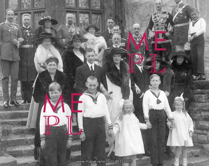 : Group picture on the occasion of a confirmation : Group picture on the occasion of a confirmation